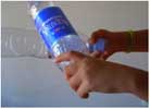 Entrechocadas: 2 botellas de agua mineral