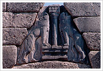 Puerta de los leones de Micenas. María J. Fuente (col. particular, 2001)