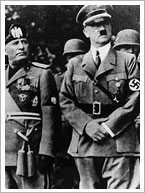 Benito Mussolini y Adolf Hitler en un desfile en Nuremberg (1933). Revolucije Narodnosti Jugoslavije